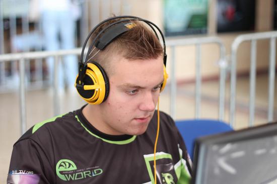 LNG Esports vs WBG数据对比：上单位置半斤八两！Weiwei真不如Tarzan