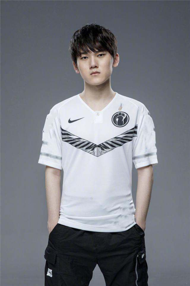 Oner直播自曝在T1的两年年薪53亿韩元，约2620万RMB